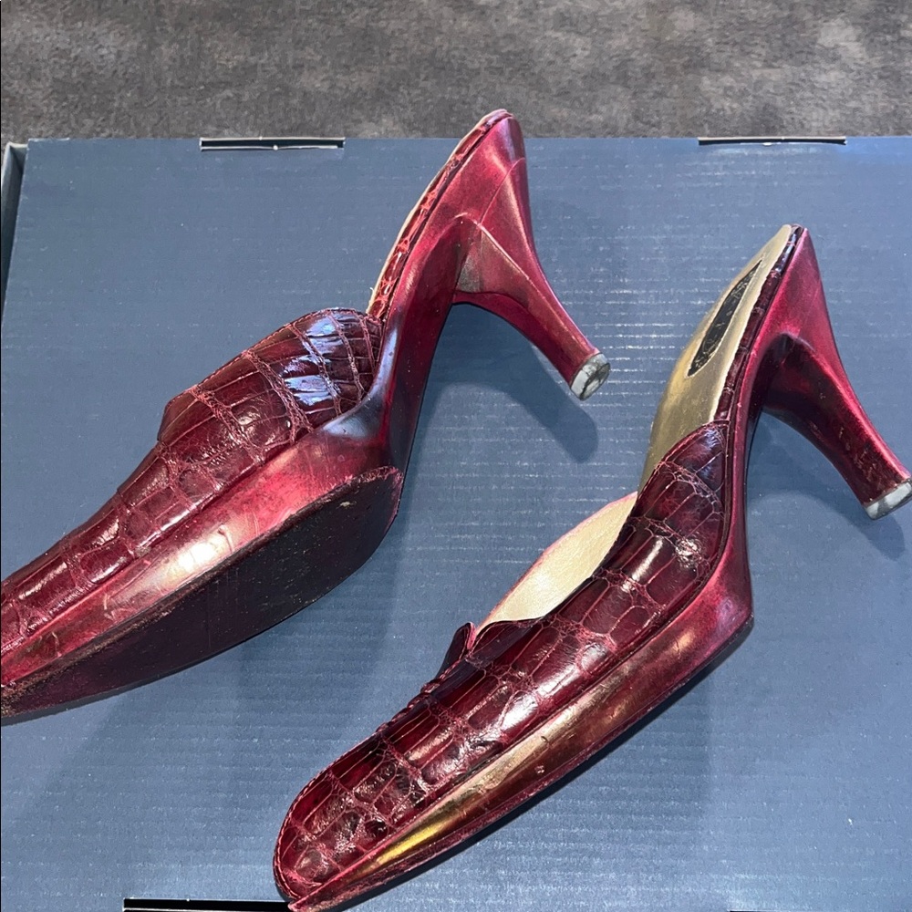 Salpy Burgundy Croc-Embossed Pointed Mule Heels, Size 6 - Picture 2 of 5